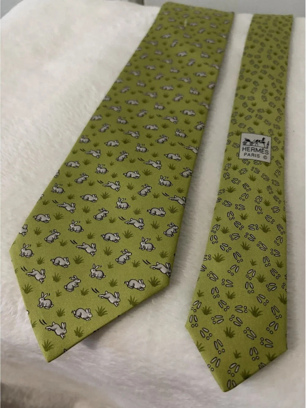 Hermès Paris Tie Green Silk Rabbit Bunny Print 5459 FA Made in France Vtg